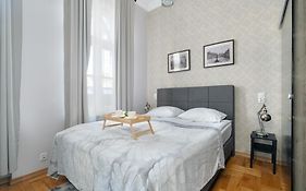 Przytulne Studia Very Berry W Poznaniu Blisko Parku By Noclegi Renters